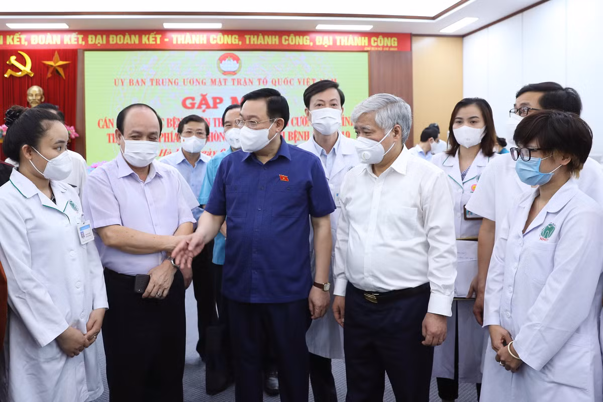 3.000 y bac si Trung uong tiep tuc chi vien cac tinh mien Nam