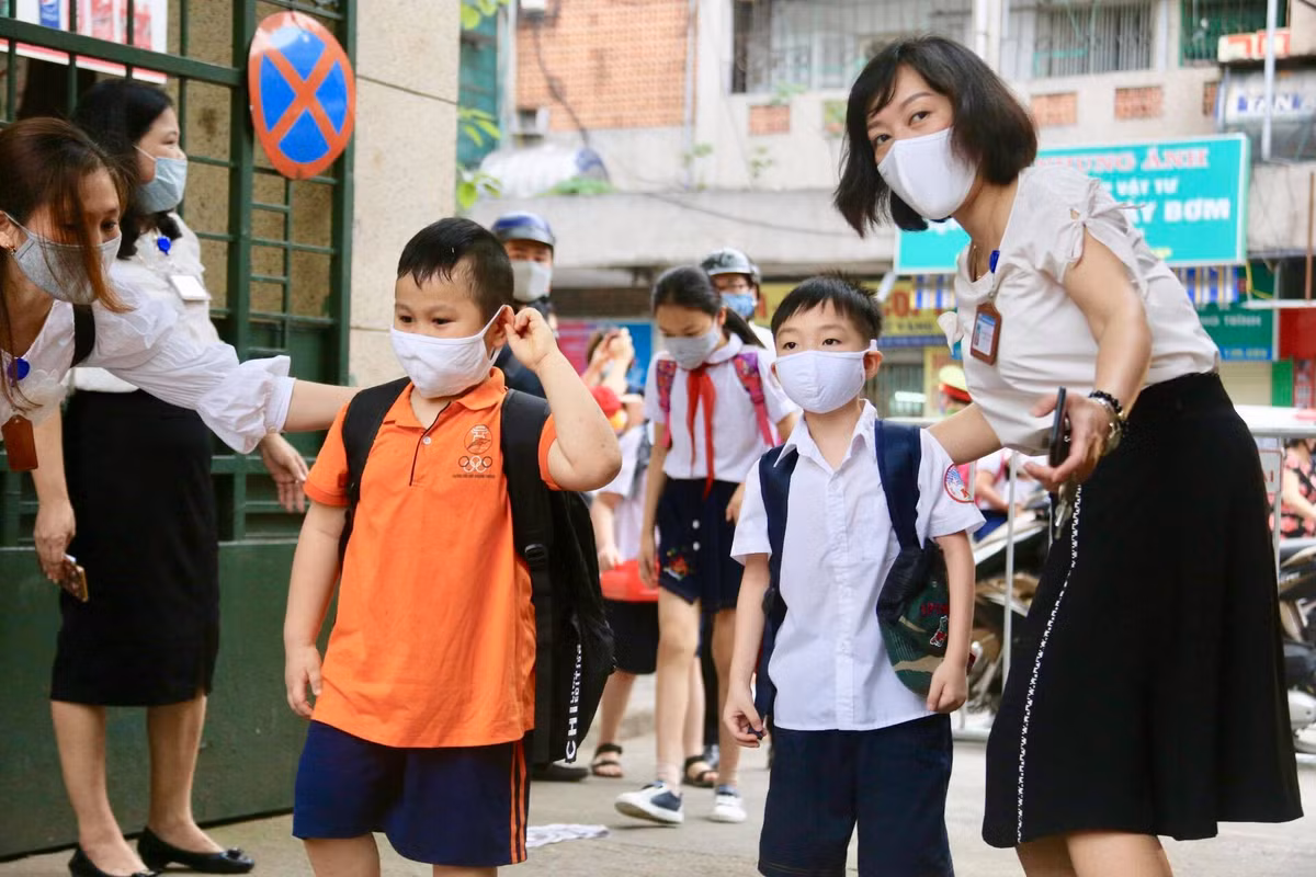 Hà Nội xem xét học sinh trở lại trường, nới lỏng điều kiện kinh doanh ảnh 1