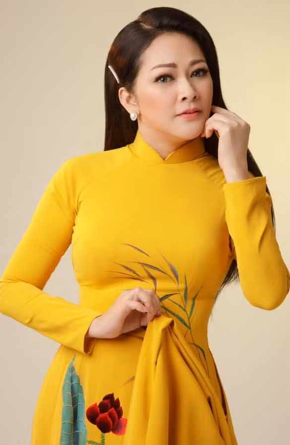 Thời gian này Như Quỳnh đang về Việt Nam sinh sống và hoạt động nghệ thuật. Chia sẻ với truyền thông, Như Quỳnh cho biết con gái Đông Nghi hiện đang ở với bố bên Mỹ, điều kiện chăm sóc tốt nên cô yên tâm khi không ở cạnh con.