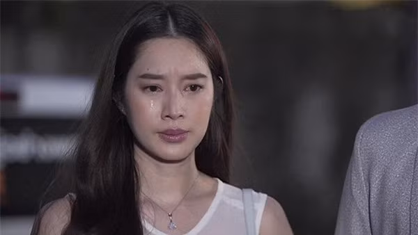 Dang giat do, chong da chau quan ao gat len khien toi khoc lang