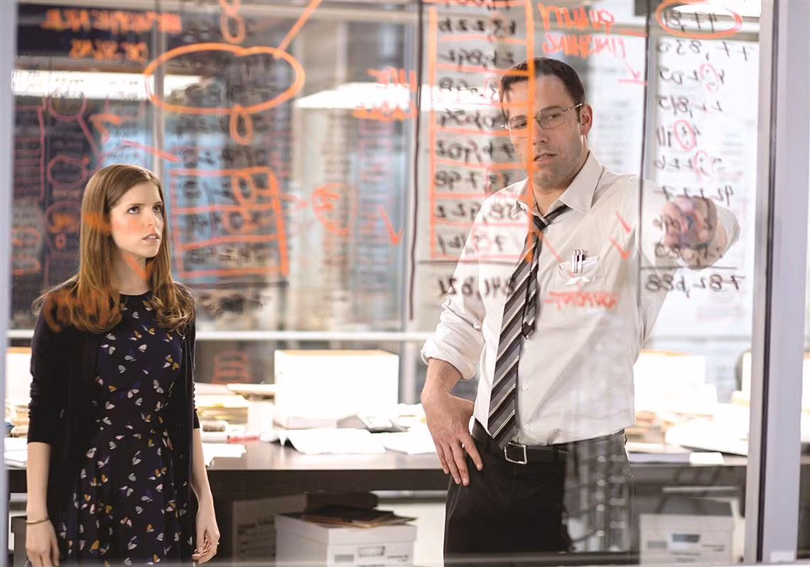 Cuối tháng 12/2020, tờ The Guardian đưa tin tòa án ở Tây Ban Nha đã yêu cầu hãng Warner Bros. bồi thường 25.000 euro (30.400 USD) cho một doanh nhân người Ma-rốc vì sử dụng hình ảnh trái phép trong phim The Accountant (2016). Doanh nhân trên được tiết lộ đang sống ở Valencia (thành phố nằm phía đông Tây Ban Nha), và con trai anh vô tình phát hiện hình ảnh của cha bị đoàn làm phim sử dụng trong phân cảnh nói về gia đình mafia Gambino.