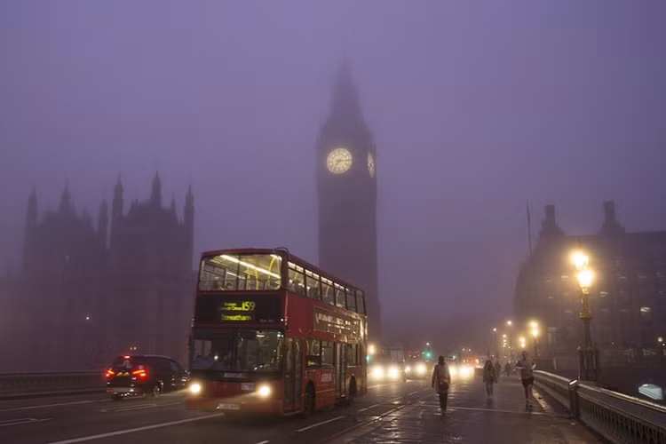 Thủ đô London trong sương mù dày đặc.
