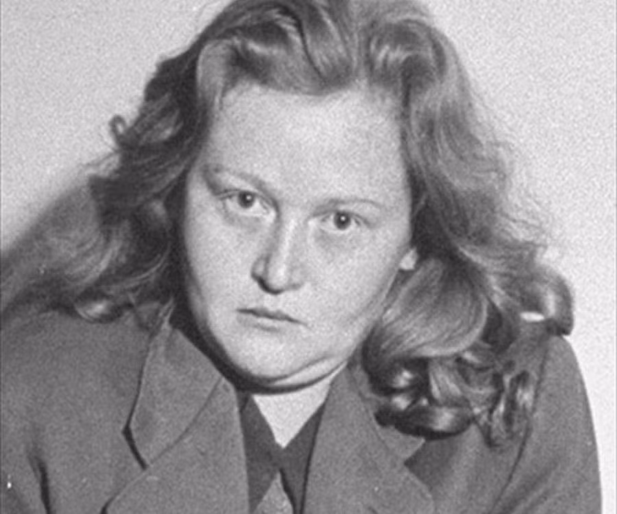Một trong những quản ngục tàn ác nhất ở khu trại là Ilse Koch, vợ của Chỉ huy lực lượng SS, Karl Koch, được biết đến với cái tên “Phù thủy Buchenwald”.