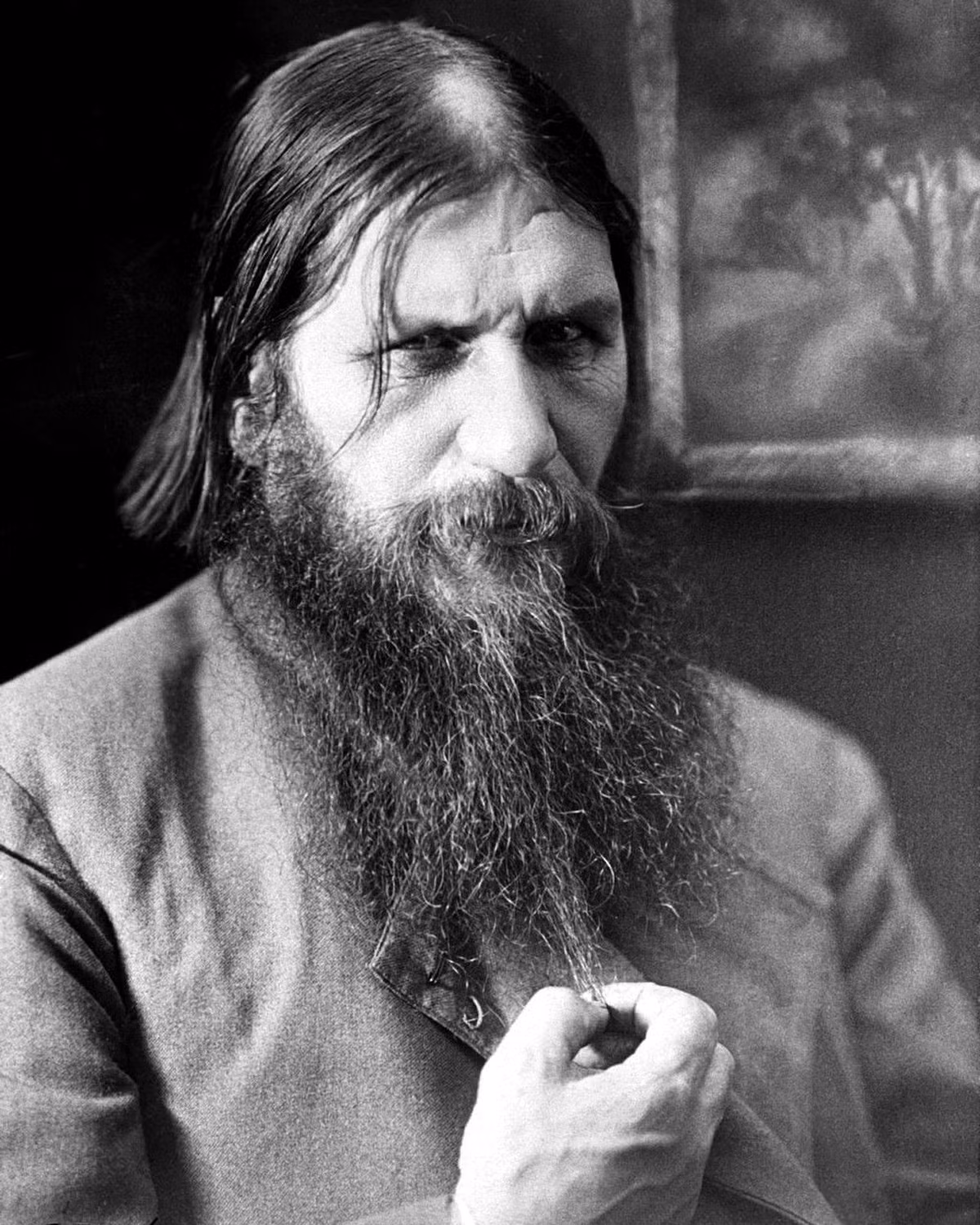 Tuy nhiên, một lúc sau, Rasputin đã tỉnh lại và cố gắng trốn thoát khỏi cung điện. Nỗ lực trốn thoát bất thành, Rasputin tiếp tục bị bắn và đánh cho một trận nhừ tử.