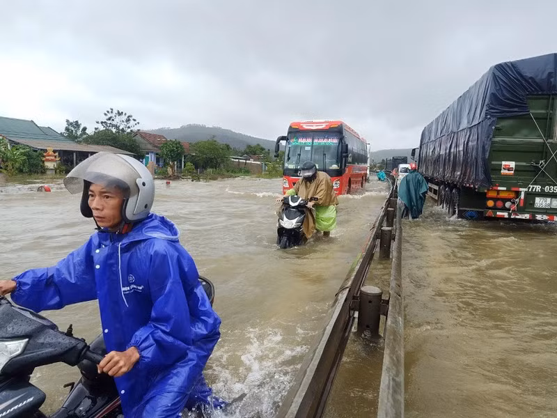 Quang Tri, Thua Thien-Hue: Lu dang len, nhieu nguoi mat tich