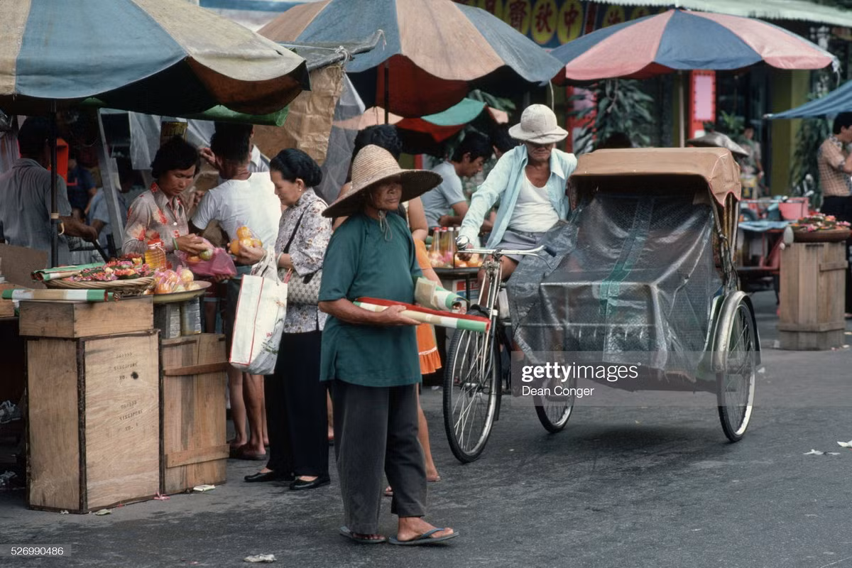 Khung cảnh tại một khu chợ.