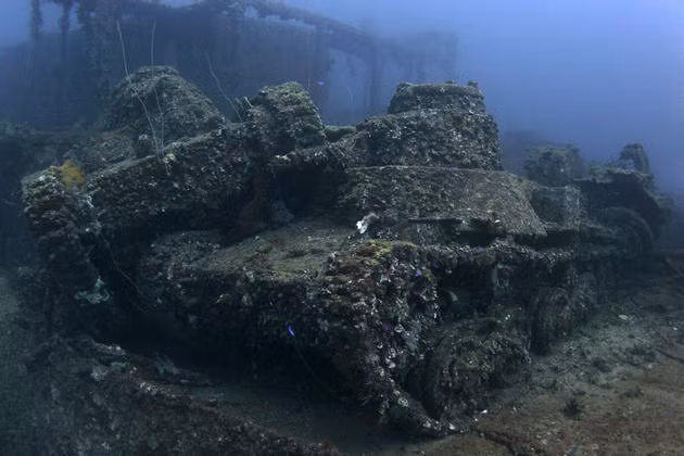 Xe tăng loại Type 95 hạng nhẹ trên tàu chở hàng bị đắm Nippo Maru.
