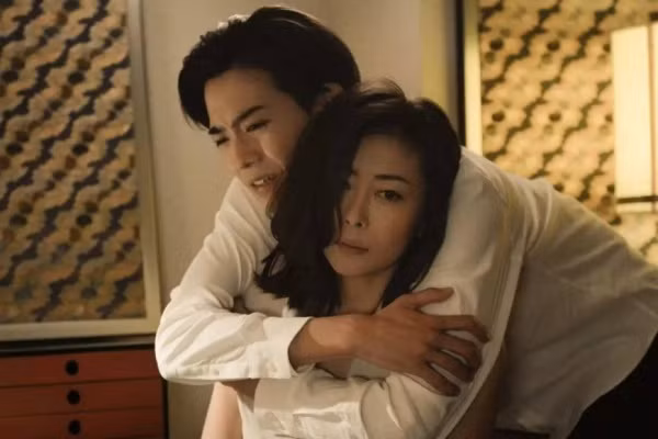 Nho chong cu den sua quat, nhin man hinh dien thoai cua anh, toi bat khoc-Hinh-2