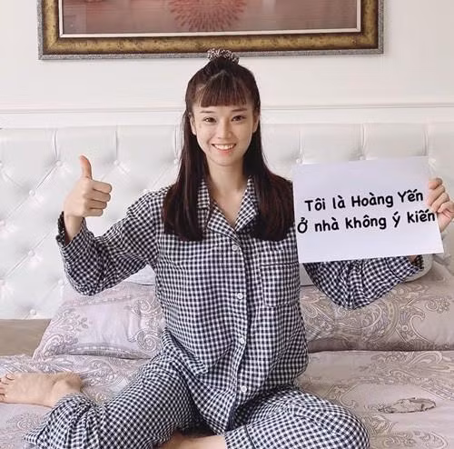 Đồ ngủ sao Việt: Đào Bá Lộc diện váy ngủ nữ tính hơn cả đồ bộ Ngọc Trinh - Hình 4 Do ngu sao Viet: Dao Ba Loc dien vay ngu nu tinh hon ca do bo Ngoc Trinh-Hinh-4