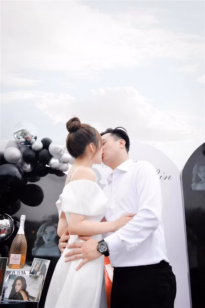 Trai dep 'Pho Trong Lang' Anh Tuan cau hon ban gai-Hinh-3
