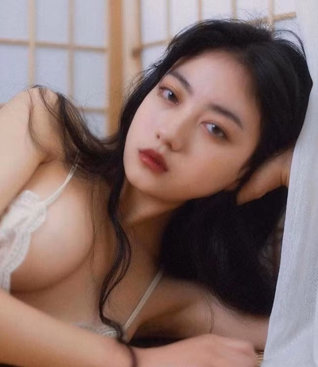 Những người đẹp chuộng phong cách gợi cảm thường có sự lựa chọn táo bạo hơn về trang phục.