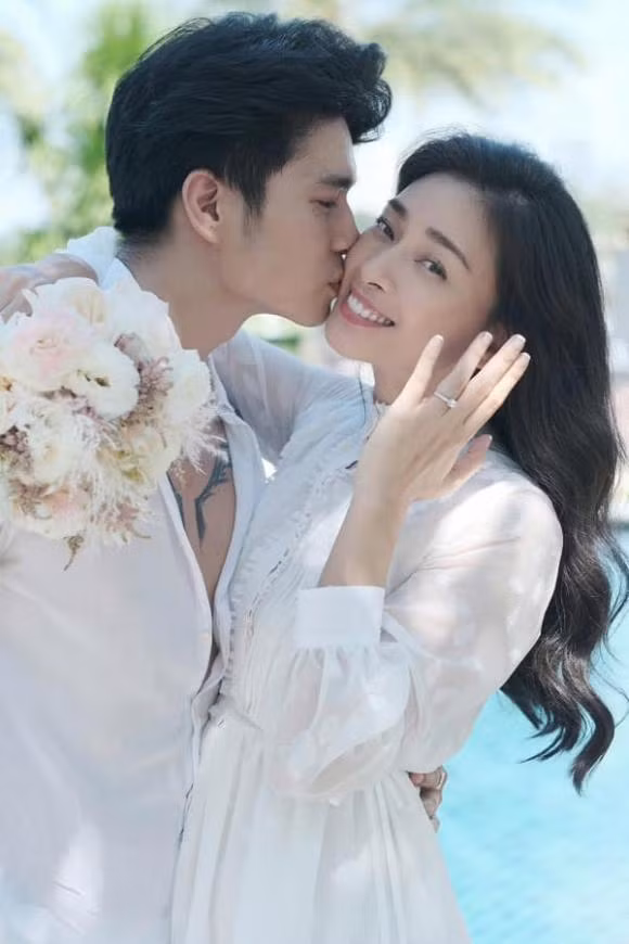 Huy Tran bieu cam bat luc mang vo 'tao lao' cuc de thuong