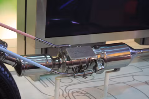 ...và ống xả hệ thống thu hồi nhiệt. Với những cải tiến và phát triển không ngừng, Prius đã trở thành chiếc xe hàng đầu trên toàn cầu trong việc sử dụng công nghệ hybrid. Tính đến nay, Toyota đã cung cấp 19 mẫu xe hybrid và 1 mẫu xe hybrid động cơ sạc điện. ...và ống xả hệ thống thu hồi nhiệt. Với những cải tiến và phát triển không ngừng, Prius đã trở thành chiếc xe hàng đầu trên toàn cầu trong việc sử dụng công nghệ hybrid. Tính đến nay, Toyota đã cung cấp 19 mẫu xe hybrid và 1 mẫu xe hybrid động cơ sạc điện.