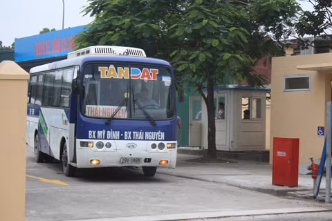 Từng xe một...