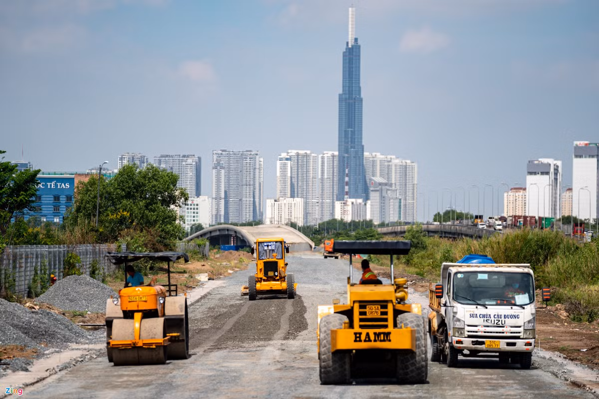 br/> Cả công trường chỉ có vài phương tiện hoạt động.