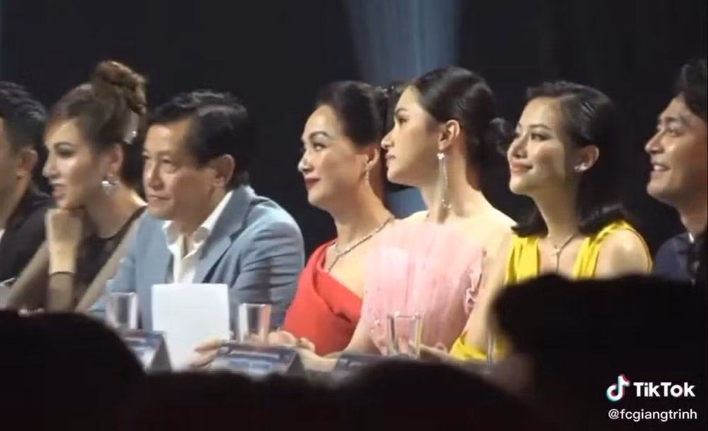 KHÓ TIN: Nhan sắc NSND Lê Khanh 'hạ' cùng lúc 3 hoa hậu - Hình 4 KHO TIN: Nhan sac NSND Le Khanh 'ha' cung luc 3 hoa hau-Hinh-4