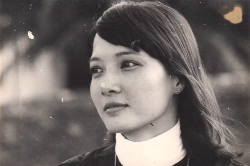KHÓ TIN: Nhan sắc NSND Lê Khanh 'hạ' cùng lúc 3 hoa hậu - Hình 12 KHO TIN: Nhan sac NSND Le Khanh 'ha' cung luc 3 hoa hau-Hinh-12