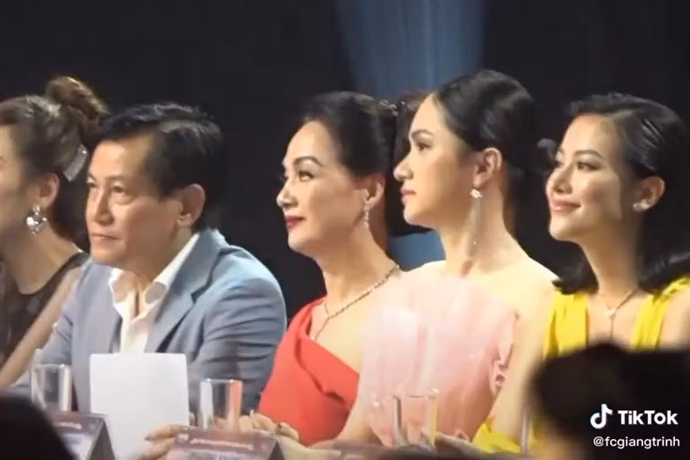 KHÓ TIN: Nhan sắc NSND Lê Khanh 'hạ' cùng lúc 3 hoa hậu - Hình 5 KHO TIN: Nhan sac NSND Le Khanh 'ha' cung luc 3 hoa hau-Hinh-5