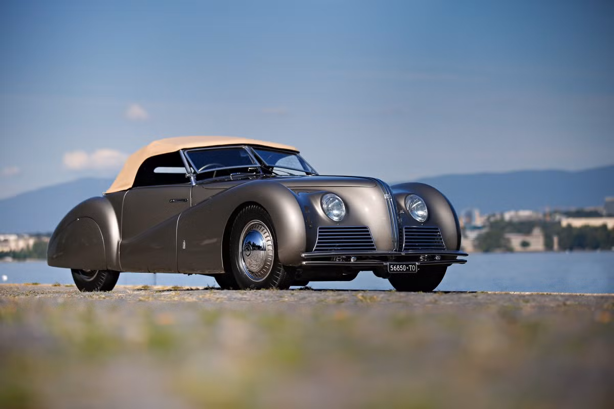 Alfa Romeo Tipo 256 Cabriolet Sportivo sản xuất năm 1939 từng được tôn vinh mang trong mình thiết kế của tương lai. Các đại gia phải chi đến 7 triệu USD để sở hữu chiếc xe này.
