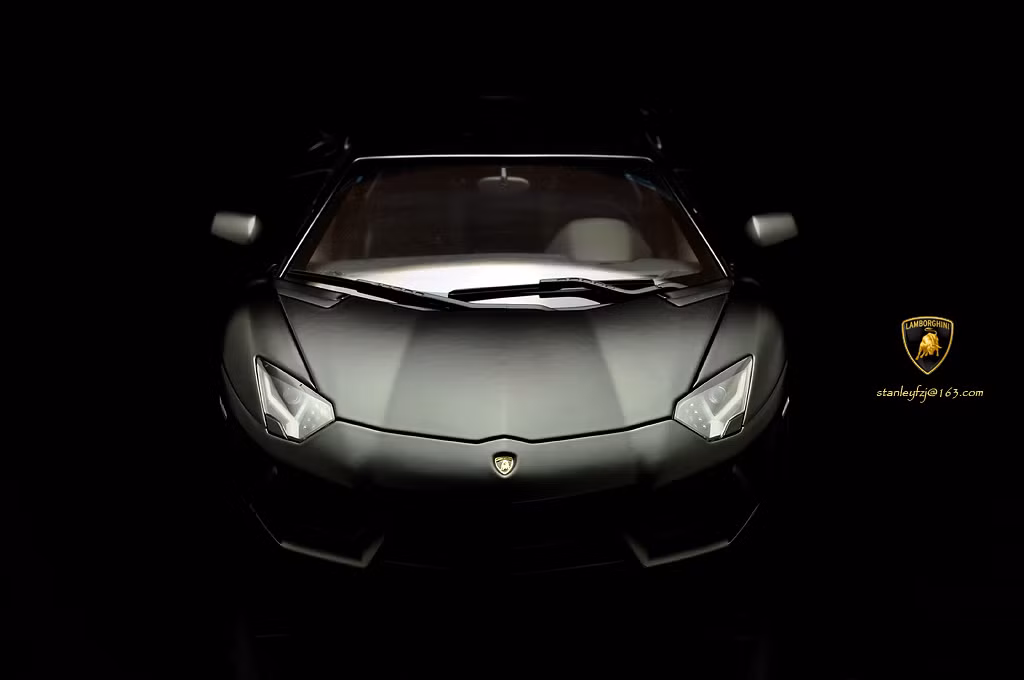 Giá chiếc Aventador khi mua lẻ là hơn 500.000 USD, còn siêu du thuyền 39S Cuddy có giá là 500.000 USD. Khi mua trọn bộ combo này, chi phí sẽ được giảm đi đôi chút cộng thêm những gói bảo hành dài hạn.