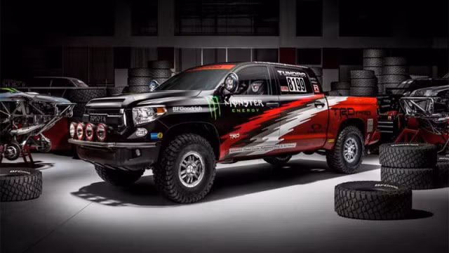 Hãng Toyota chính thức cho ra mắt mẫu xe mới Tundra TRD Pro dành cho các cuộc đua xe bán tải trên thế giới.