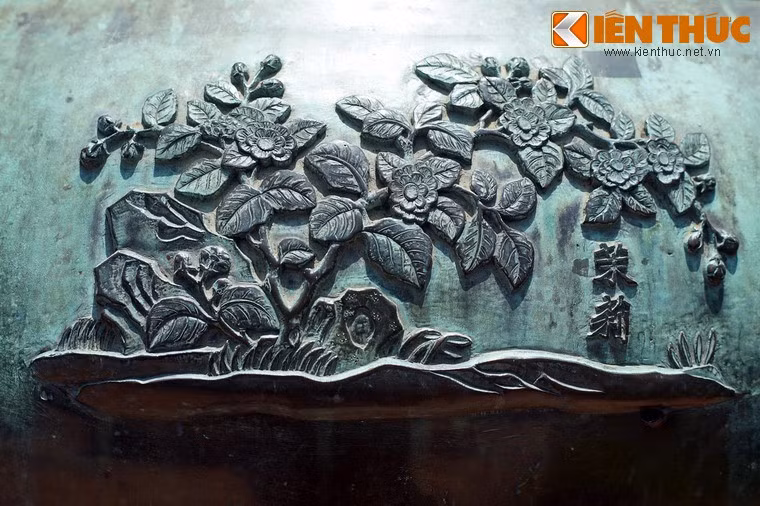 Chương đỉnh, chiếc đỉnh thứ ba có hình tượng "Mạt lị", nghĩa là hoa nhài, loài hoa thơm màu trắng được trồng phổ biến trong các khu vườn của người Việt.