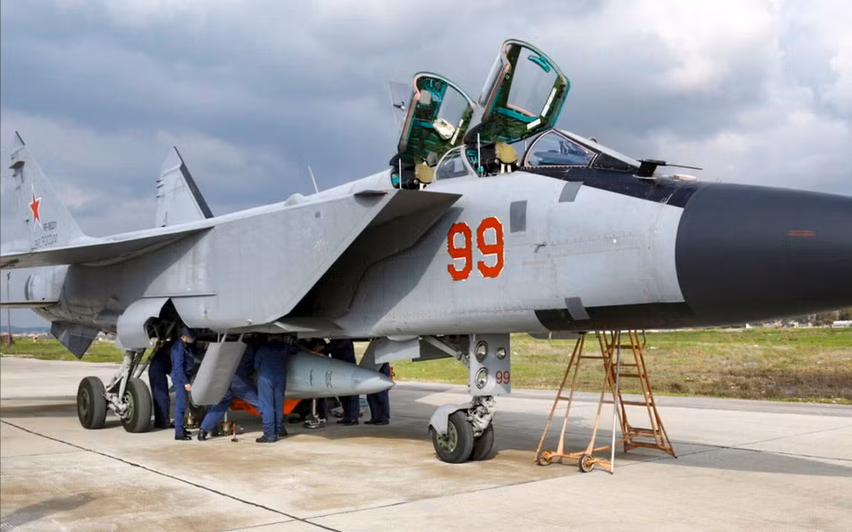 Tạp chí Mỹ cũng chỉ ra rằng MiG-31 được coi là một trong những máy bay quân sự nhanh nhất trên thế giới và phiên bản MiG-31I được tích hợp hệ thống điều khiển mới nhất, có thể hoạt động ở cả độ cao lớn và thấp, theo dõi nhiều mục tiêu cùng lúc. Theo National Interest.