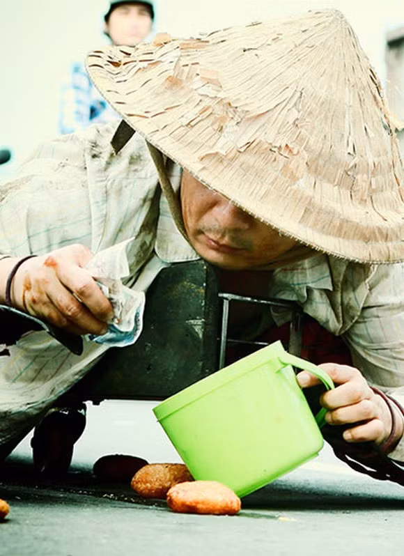 Tuy nhiên, thực chất đây chỉ là hậu trường trong phim hài dự kiến ra mắt khán giả vào dịp Tết 2015. Trong phim, Bằng Kiều sẽ đảm nhận vai chính. Đây cũng là lần đầu tiên nam ca sĩ lấn sân điện ảnh.