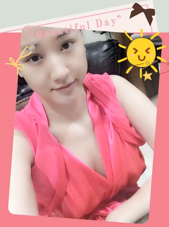 Cùng với đó, từ cuối tháng 4 đến nay, Maya dường như "mất tích" khỏi showbiz. Cô tạm ngưng các hoạt động giải trí để dành thời gian nghỉ ngơi.