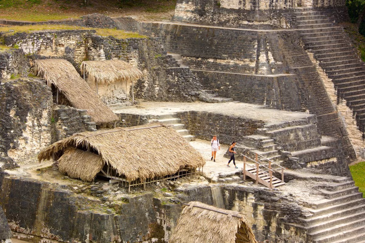 Theo các khảo sát, khu dân cư của Tikal có diện tích ước tính khoảng 60 km vuông, phần lớn trong số đó vẫn chưa được dọn sạch, lập bản đồ hoặc khai quật. Ảnh: Expedia.com.