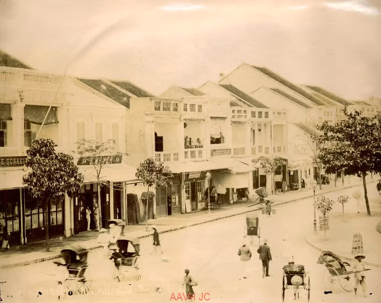 Một góc phố Paul Bert, nay là phố Tràng Tiền.