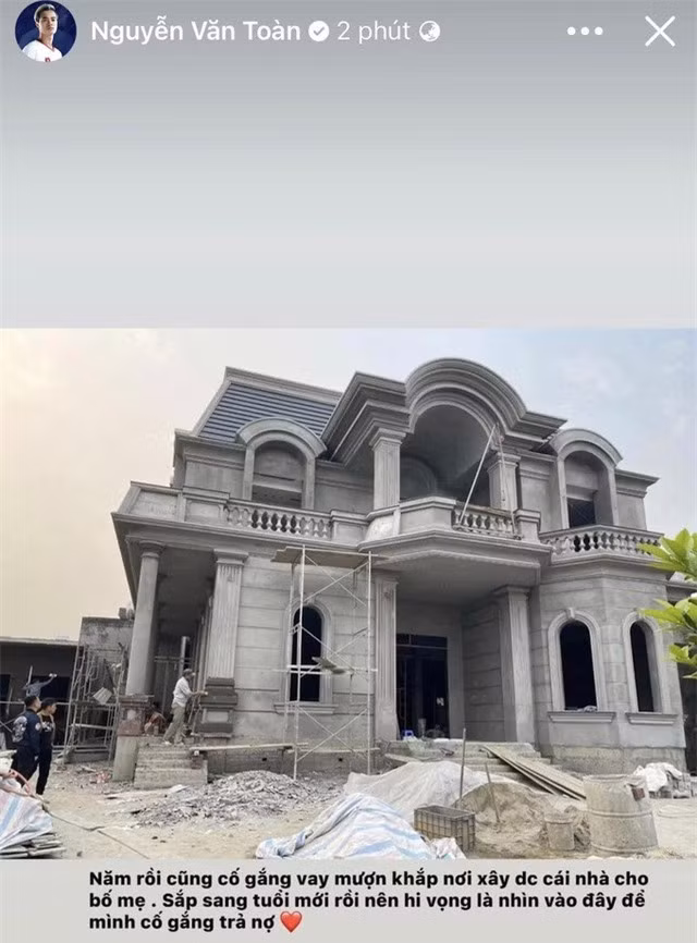 Cầu thủ độc thân gốc Hải Dương 'flex biệt thự' không thể định giá - Hình 2 Cau thu doc than goc Hai Duong 'flex biet thu' khong the dinh gia-Hinh-2