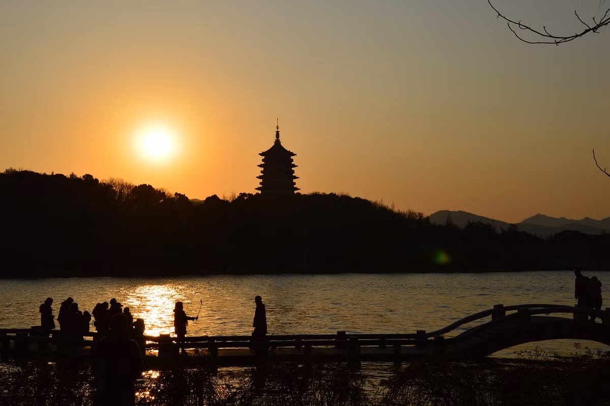 Cảnh quan văn hóa Tây Hồ của Trung Quốc đã được UNESCO đưa vào danh sách Di sản văn hóa thế giới năm 2011. Ảnh: Pixabay.
