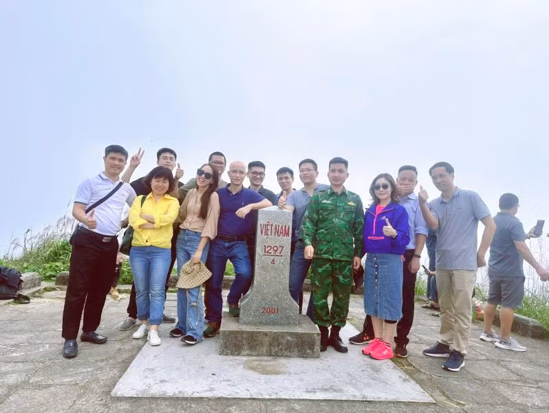 3 giờ chinh phục “sống lưng khủng long” Bình Liêu - Hình 3 3 gio chinh phuc “song lung khung long” Binh Lieu-Hinh-3
