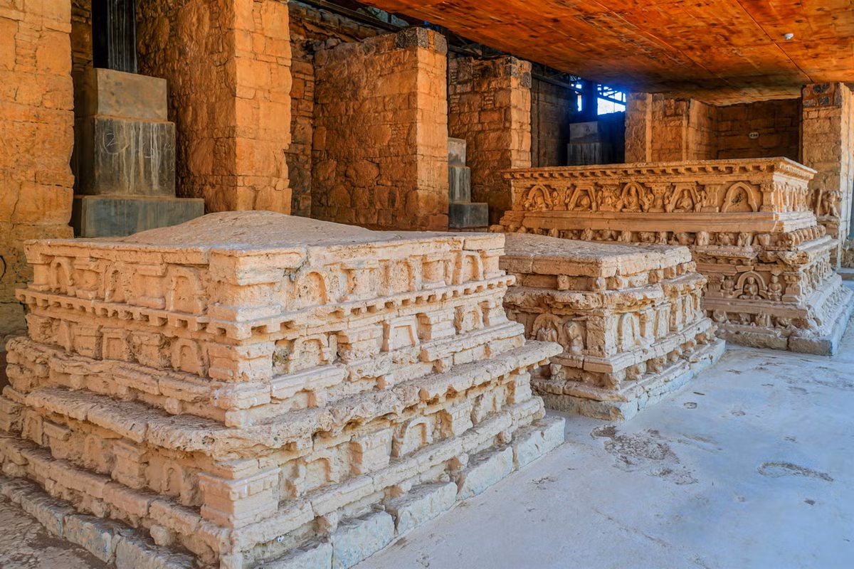 ...Và tu viện Jaulian. Ảnh: Taxila Museum.