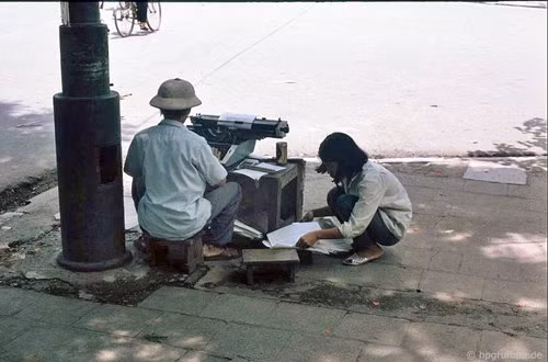 Đánh máy chữ vỉa hè.