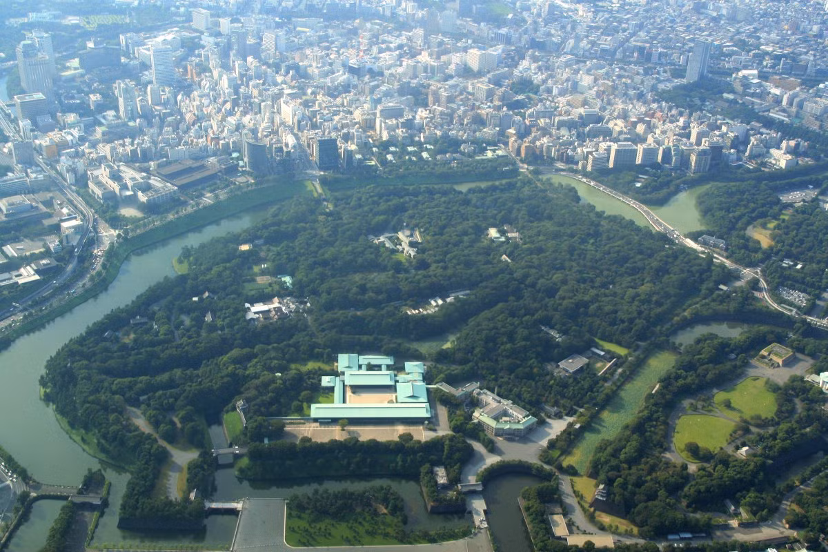 Toàn cảnh Hoàng cung Tokyo nhìn từ trên cao. Ảnh:Pinterest.com.