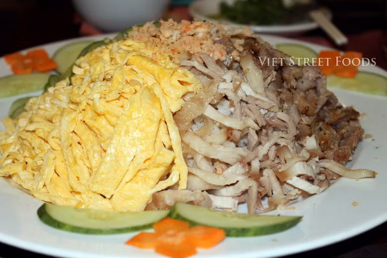 Cơm âm phủ là một món ăn có từ lâu đời của Huế, gồm nhiều nguyên liệu tạo thành, màu sắc đa dạng nhưng lại rất bình dân. Có câu chuyện kể rằng cơm âm phủ ngày xưa là cơm bán về đêm, chuyên phục vụ cho những người nhân công bốc xếp làm việc khuya. Món cơm này được kết hợp bởi nhiều món ăn còn lại trong ngày từ các tiệm cơm. Nguyên liệu chính của cơm âm phủ gồm cơm trắng và tôm, thịt nướng, chả lụa, trứng tráng, rau thơm, dưa leo, đồ chua... hầu hết đều được thái nhỏ.