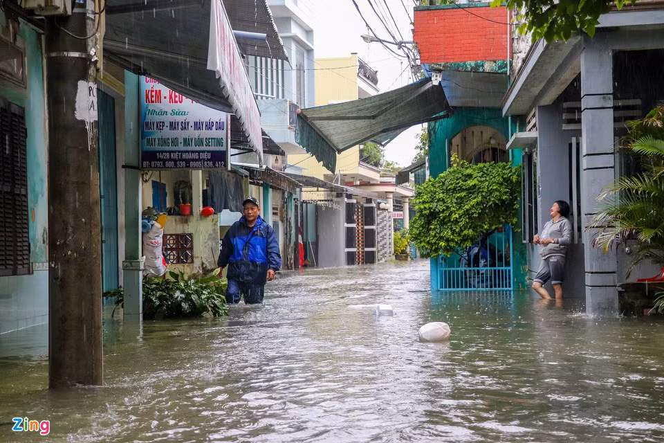 Mực nước hiện nay chưa phải cao so với năm 2018. Tuy nhiên, chiều nay, khi hồ Phú Ninh xả lũ, nước sẽ dâng cao hơn.