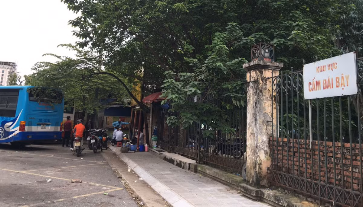 Do mat…vi noi dung nhung bien cam quanh cong vien Thong Nhat-Hinh-2