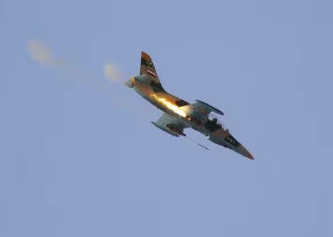 Máy bay huấn luyện chiến đấu L-39 phóng rocket tấn công lực lượng nổi dậy Syria.