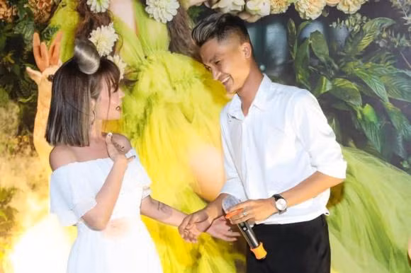 Mac Van Khoa to chuc sinh nhat hoanh trang cho ba xa, ai cung nguong mo-Hinh-12