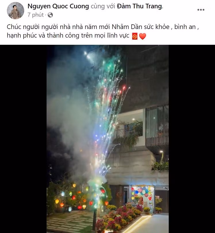 Gửi lời chúc năm mới, Cường Đô La đính kèm clip biệt thự lung linh đón giao thừa.