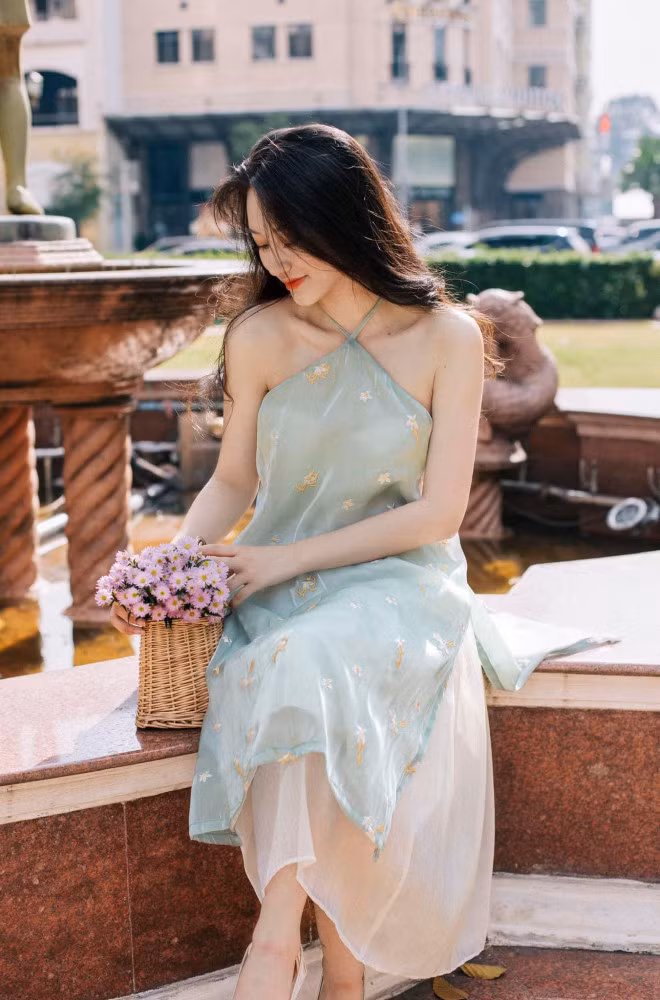 Công việc người mẫu ảnh đã mang lại cho Xuân Mai nhiều trải nghiệm thú vị. Bên cạnh đó, việc làm thêm này mang lại cho cô nàng một khoản thu nhập đáng kể để trang trải chi phí sinh hoạt, học tập cũng như mua sắm cho mình những món đồ mà cô yêu thích.