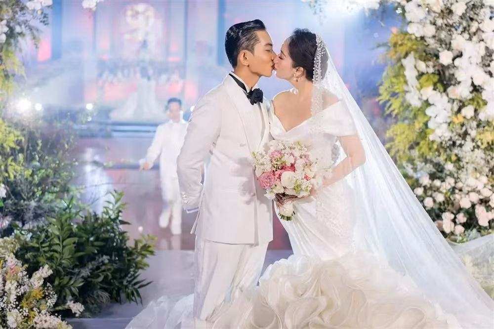 Phan Hien hiem hoi khoe can nhan cuoi 'khung'-Hinh-7