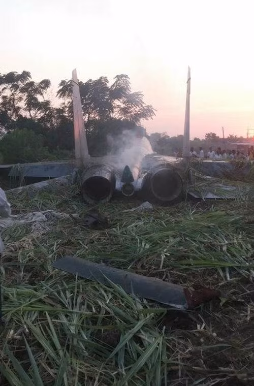 Một thông cáo báo chí từ phát ngôn viên của Không quân Ấn Độ cho biết: “Lúc 17h41 một chiến máy bay chiến đấu Su-30 của Không quân nước này khi thực hiện nhiệm vụ huấn luyện đã bị rơi cách cách căn cứ Pune 20km, hai phi công cũng đã được giải cứu an toàn. Không quân cũng đã mở một cuộc điều tra về nguyên nhân sự cố”.