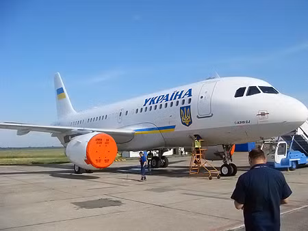 Tổng chi phí sản xuất Airbus А-319-115XCJ là 90 triệu USD gồm một phòng tắm và phòng ngủ mạ vàng.