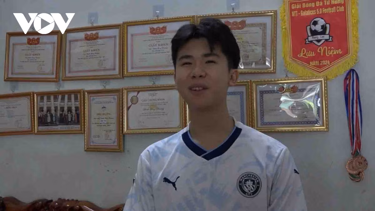 Nghị lực của cậu học trò trường Dân tộc Nội trú trở thành thủ khoa Nghi luc cua cau hoc tro truong Dan toc Noi tru tro thanh thu khoa