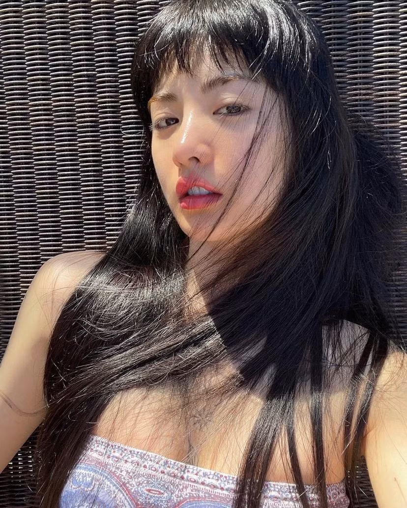 Sắp tới, cô sẽ xuất hiện trong loạt phim Mask Girl và bộ phim truyền hình My Man Is Cupid. Trong My Man Is Cupid, Nana vào vai Oh Baek Ryun - cựu quân nhân làm việc tại bệnh viện thú cưng 24 giờ. Oh Baek Ryun được nhiều người yêu mến và theo đuổi nhưng tất cả đều phải đối mặt với tình huống cận kề cái chết khi mối quan hệ của họ với cô bắt đầu phát triển. Vì thế, Oh Baek Ryun luôn từ chối những người đến với mình.