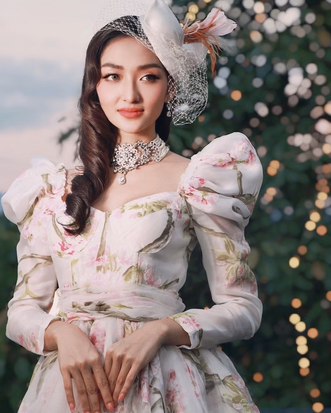 Khán giả Việt từng nhắc đến cô về lùm xùm liên quan đến Hoa hậu Thùy Tiên. Cụ thể, Saravady gây tranh cãi khi đăng bức ảnh ghép gương mặt cô vào bức ảnh gốc của Miss Grand International 2021. Sau đó, cô đã gửi lời xin lỗi. Saravady giải thích: "Bức ảnh chỉnh sửa đó xuất phát từ một fanpage và tôi đã chia sẻ lại. Tôi hoàn toàn không có ý gì. Tôi rất xin lỗi và cảm ơn các bạn đã nhắc nhở. Tôi sẽ cố gắng, không để việc này xảy ra thêm lần nào nữa. Tôi luôn yêu quý Hoa hậu Thùy Tiên".